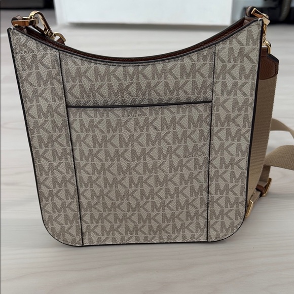 Michael Kors Cream and Brown Crossbody Bag with Gold-Tone Hardware - Picture 4 of 6